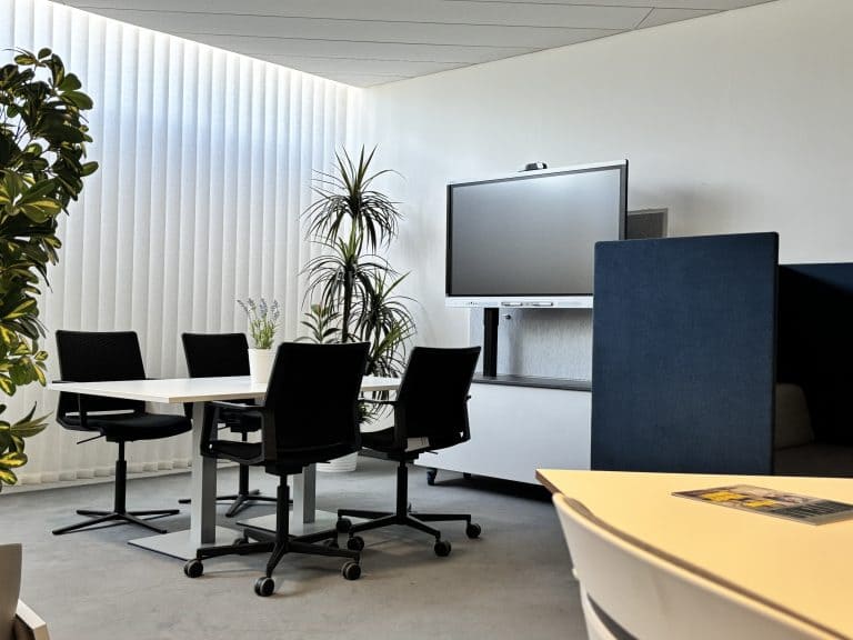 Komplexe 5-Achs-CAM-Programmierung auf einer leistungsfähigen Workstation